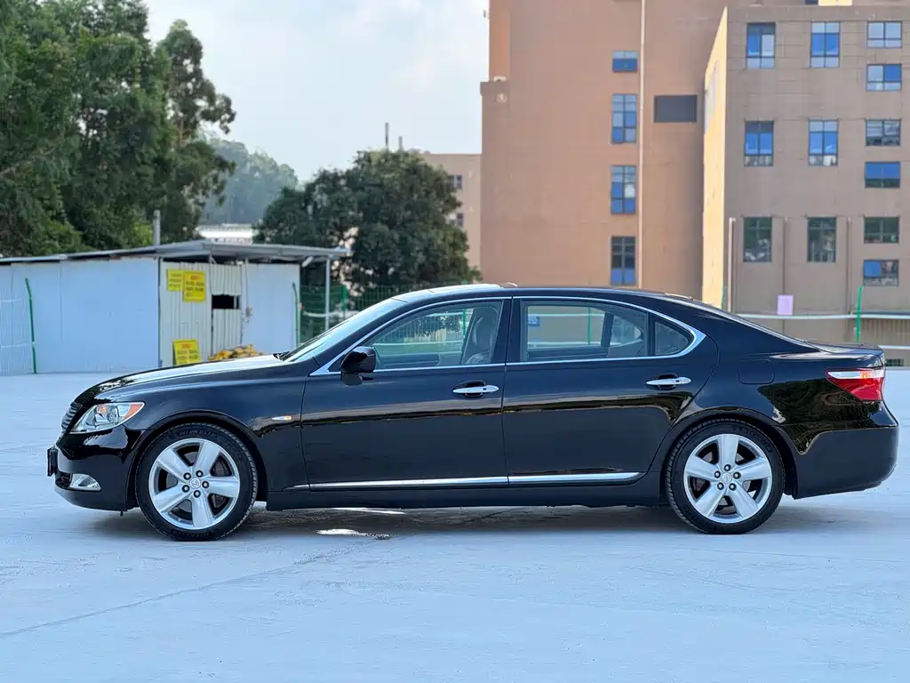 Lexus LS 2006 460L