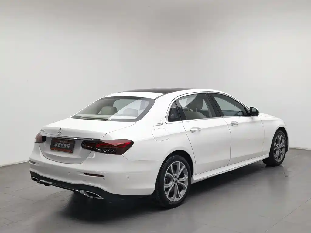 Mercedes-Benz E-Class — миниатюра 2