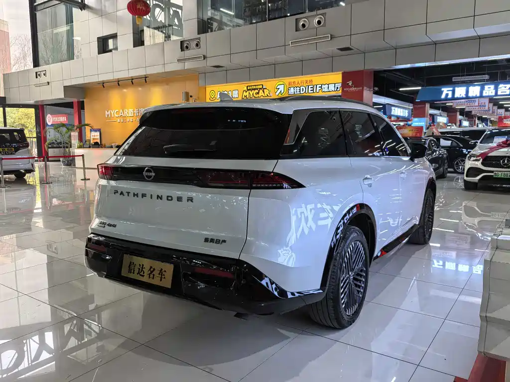 NISSAN EXPLORING THE LAND