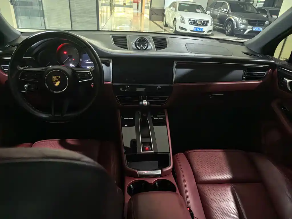 Porsche Macan — миниатюра 9