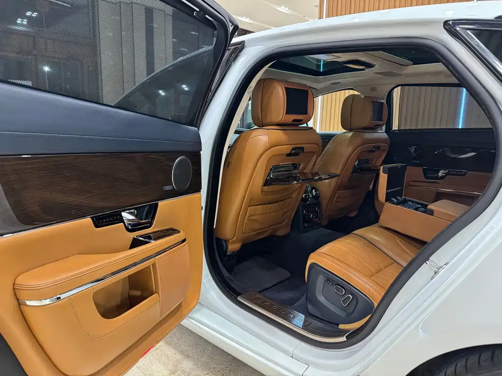 Jaguar XJ — миниатюра 11