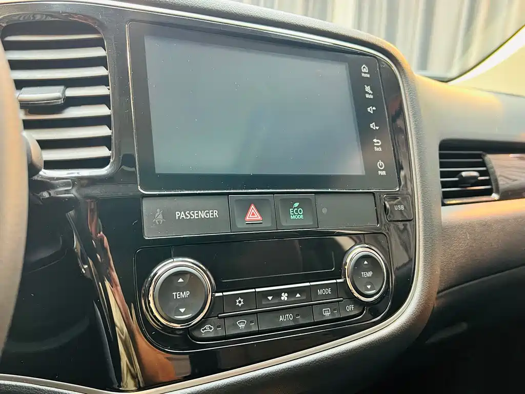 Mitsubishi Outlander — миниатюра 18