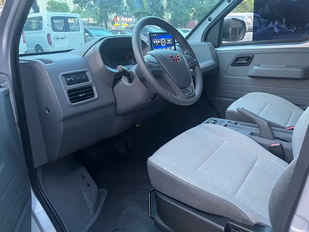Wuling Yangguang — миниатюра 8