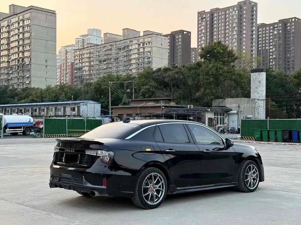 Lynk & Co 03 — миниатюра 7