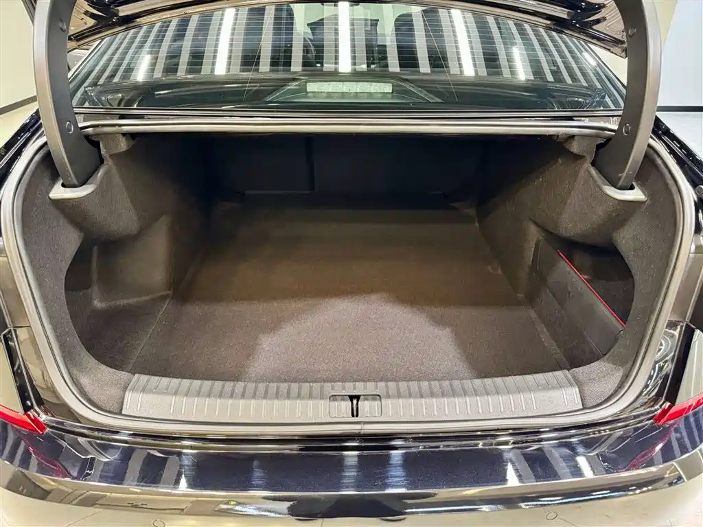 Volkswagen Passat 2025 380TSI