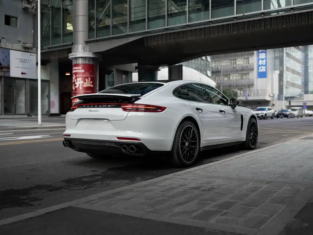 PORSCHE PANAMERA