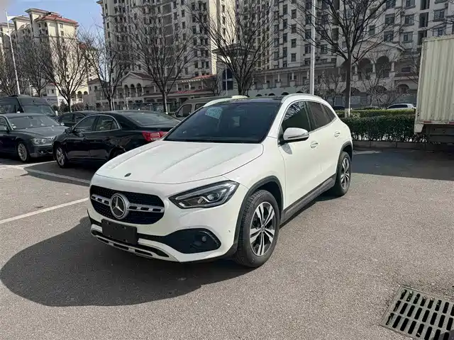 MERCEDES-BENZ GLA