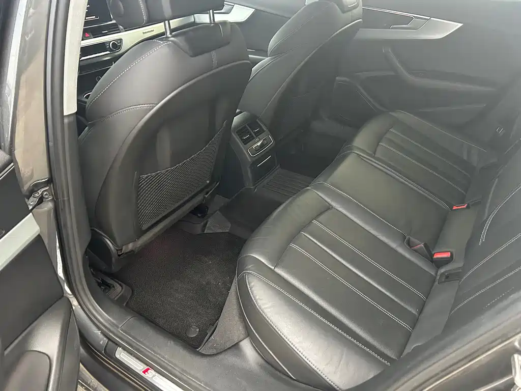 Audi A4L — миниатюра 5