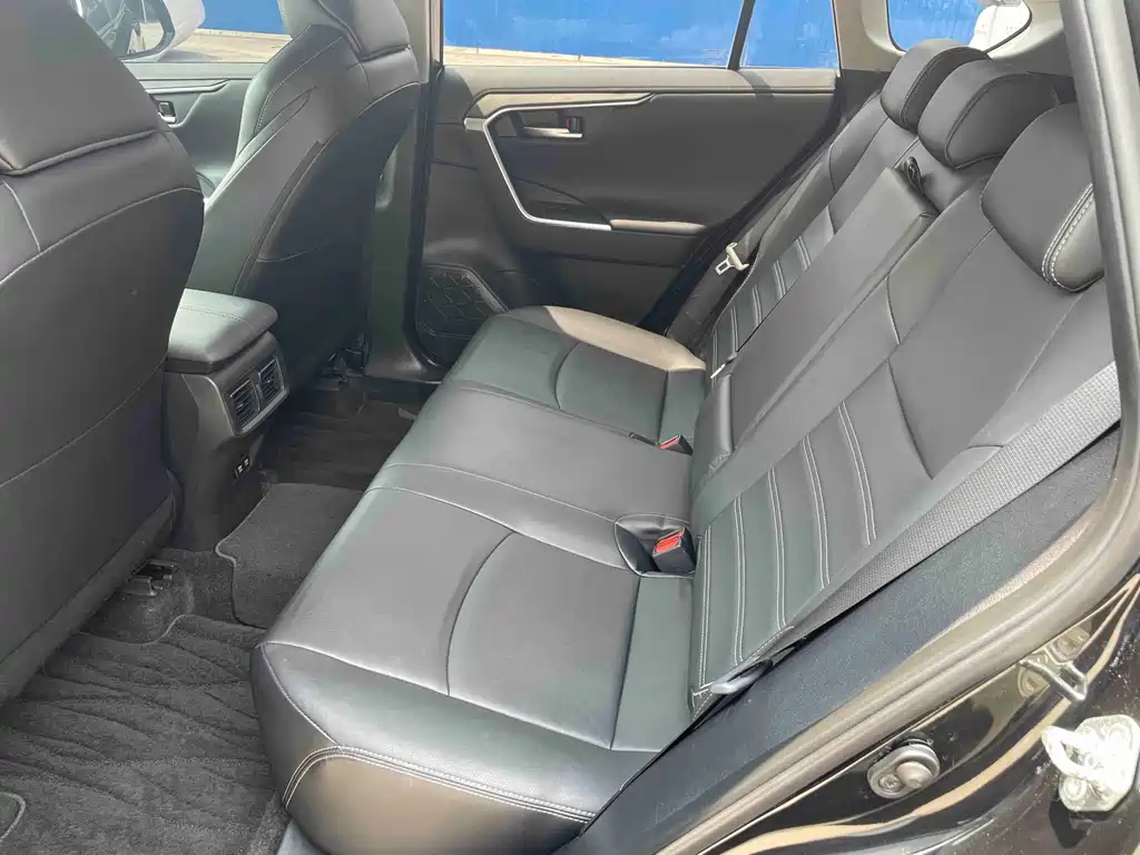 Toyota Wildlander 2021 2.0L CVT Luxury