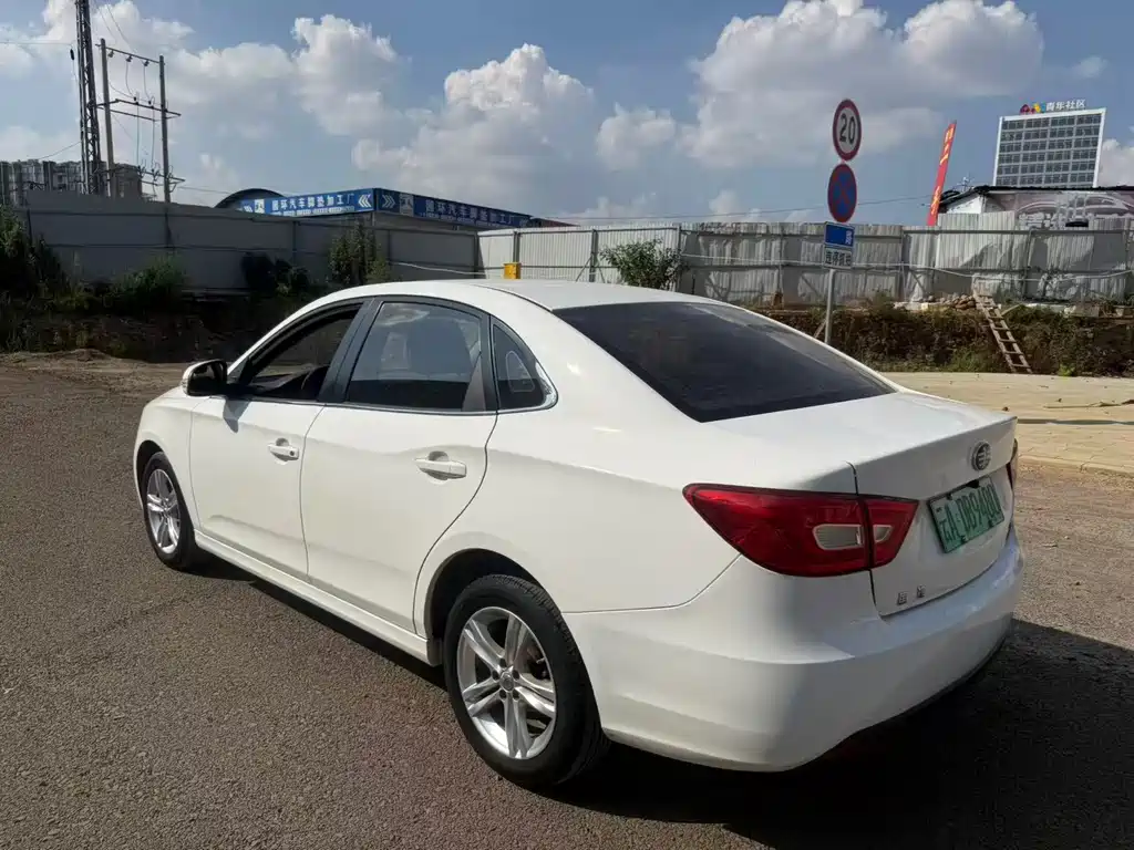 Bestune B30EV — миниатюра 6