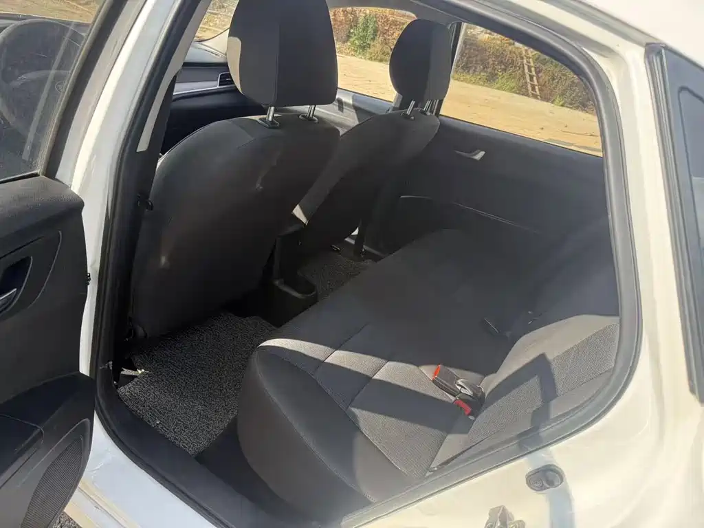 Bestune B30EV — миниатюра 7
