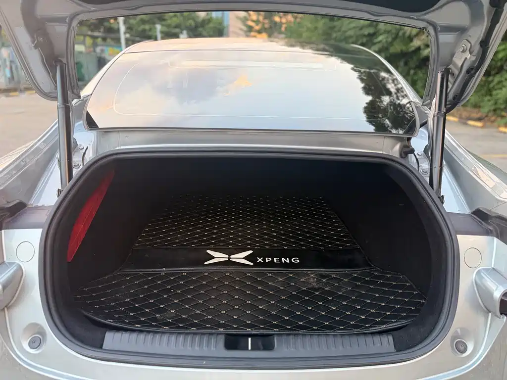 XPeng P7 — миниатюра 20