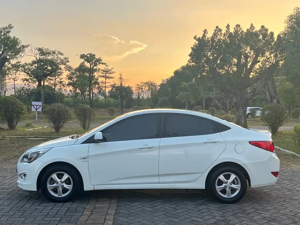 Hyundai Verna — миниатюра 4