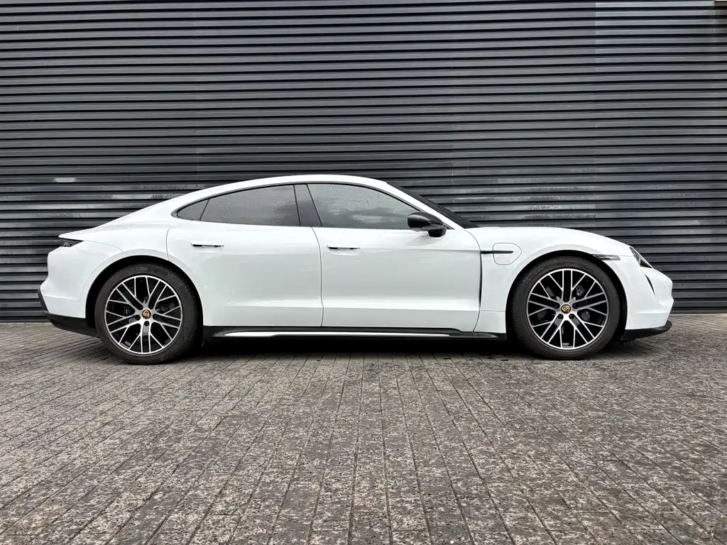 Porsche Taycan 2022 Taycan