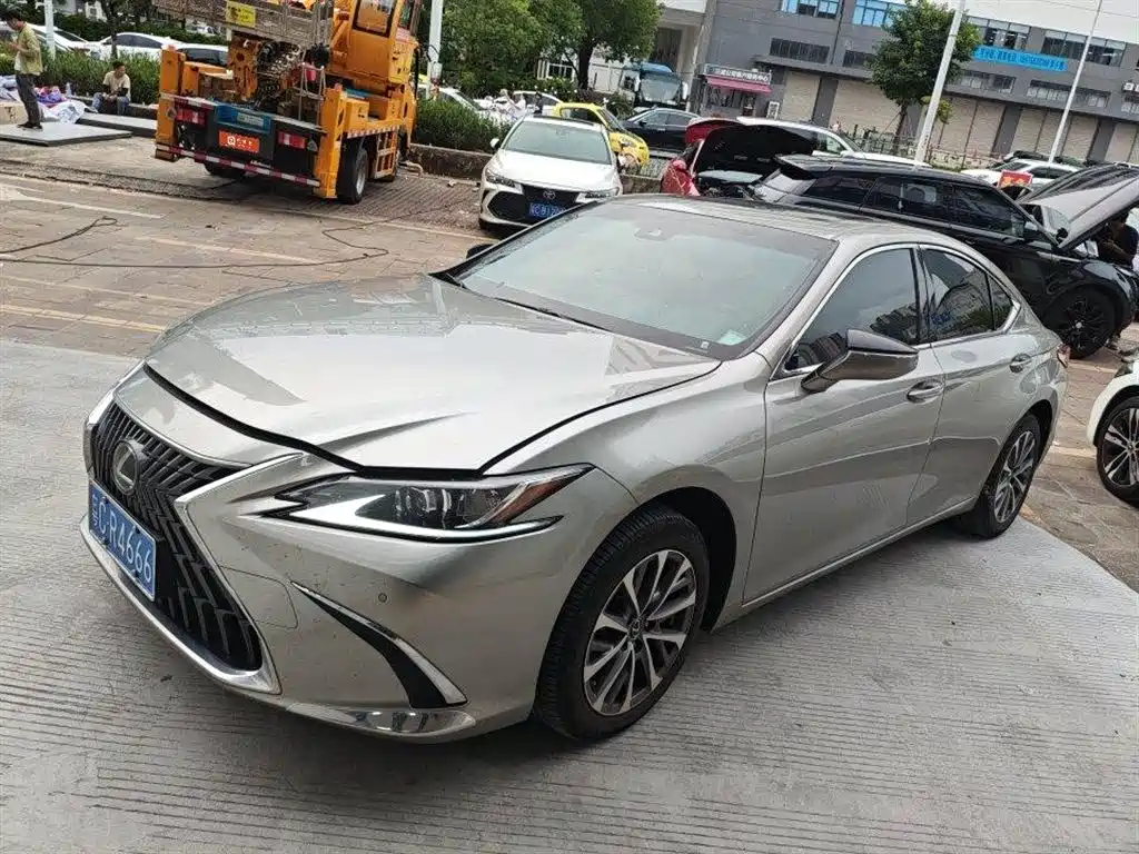Купить Lexus ES