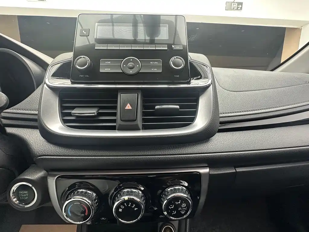 Toyota Yaris L — миниатюра 15