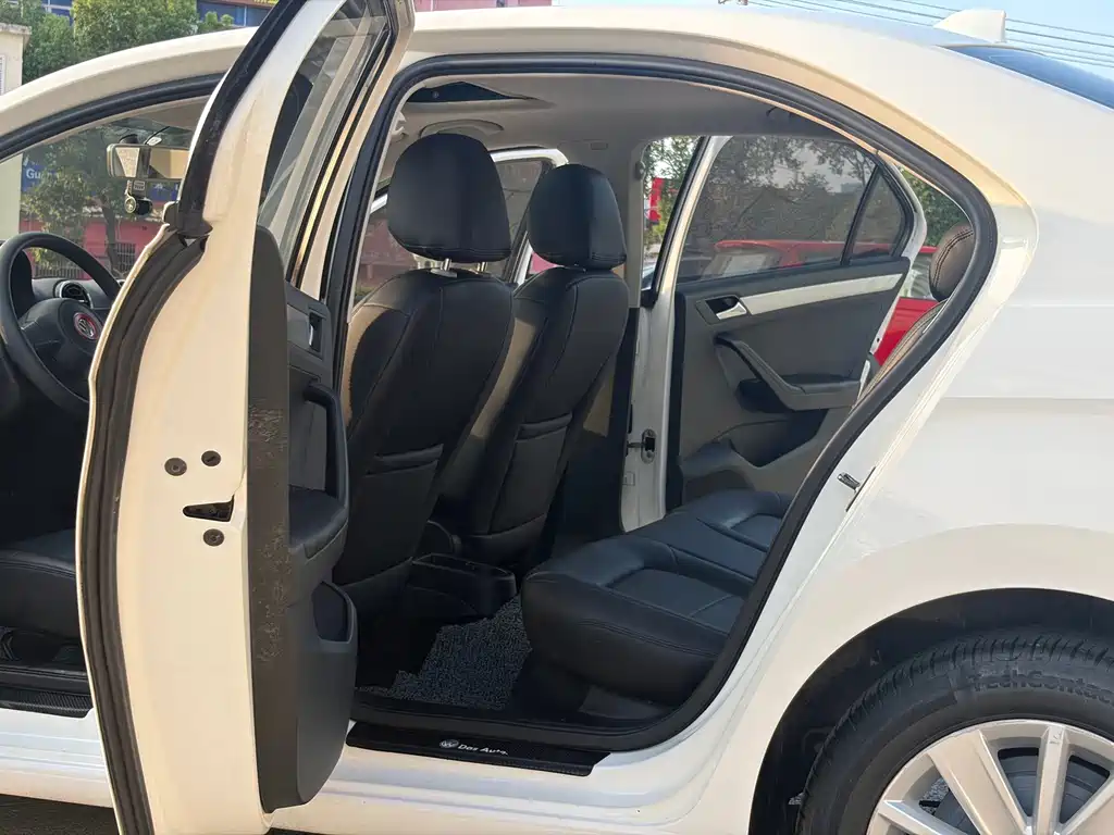 Volkswagen Jetta — миниатюра 12