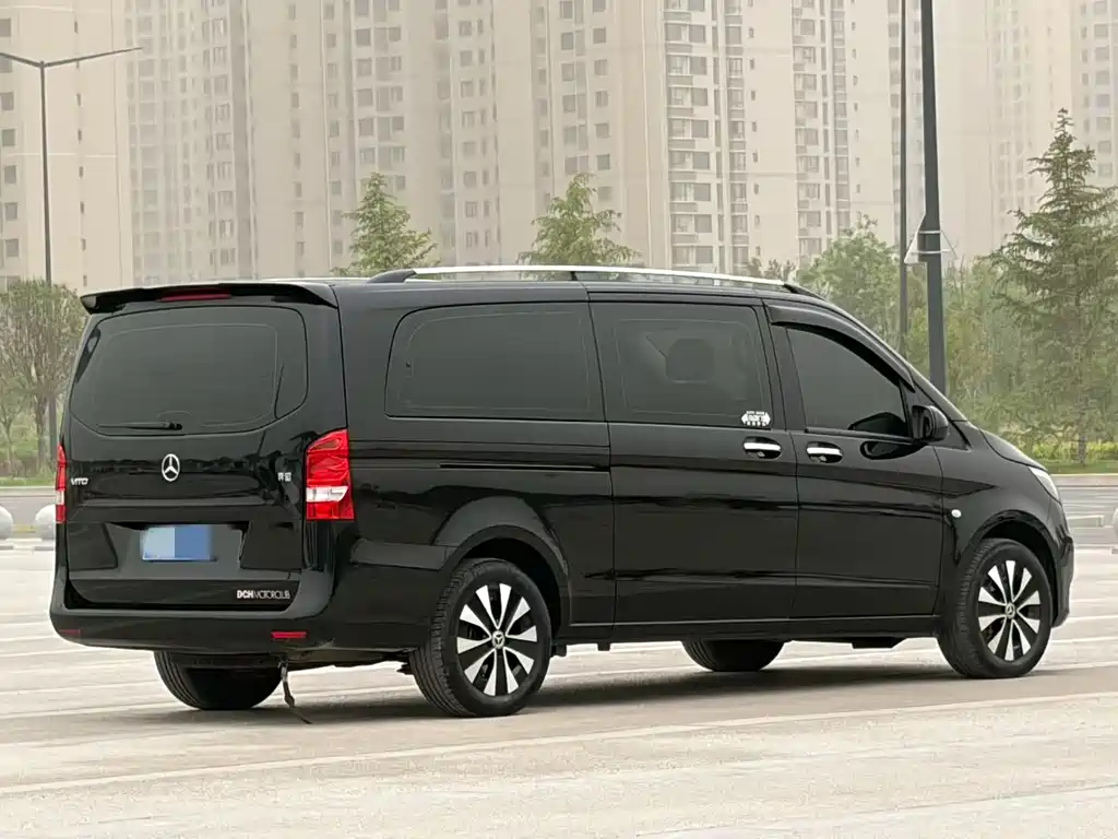 Mercedes-Benz Vito 2023 2.0T Elite 7 мест