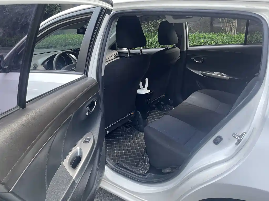 Toyota Yaris L — миниатюра 12