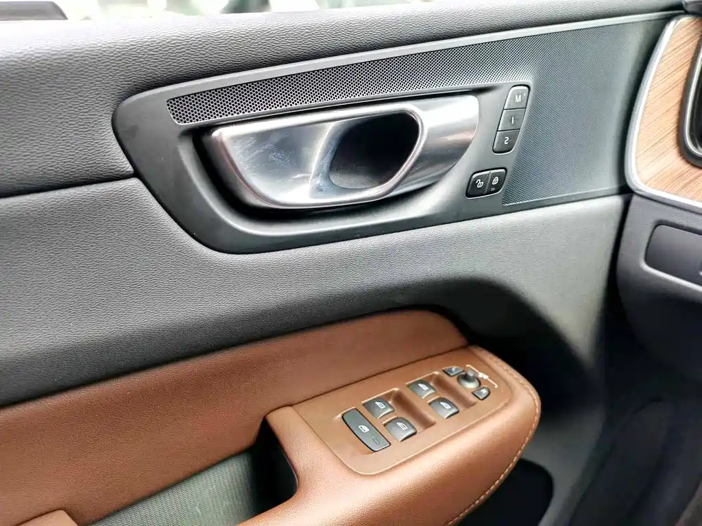 VOLVO XC60 PLUG IN HYBRID