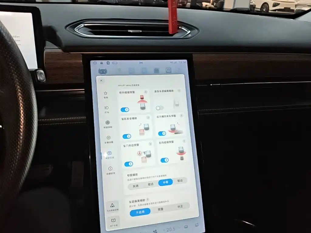 XPeng P5 — миниатюра 5