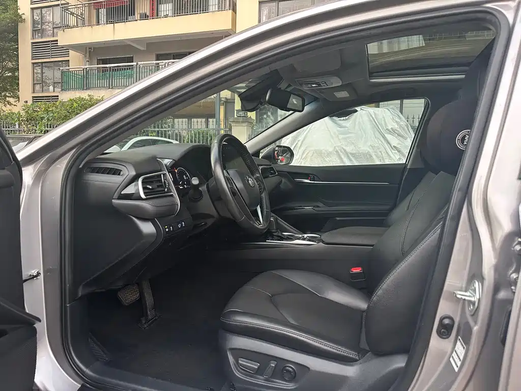 Toyota Camry — миниатюра 4