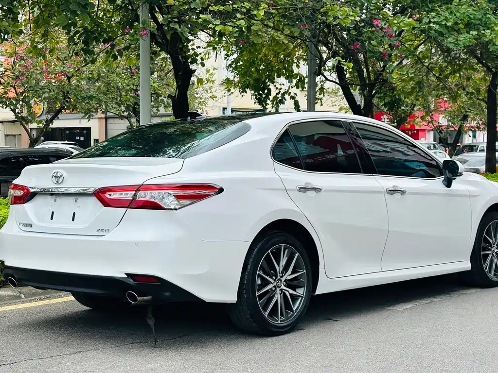 TOYOTA CAMRY