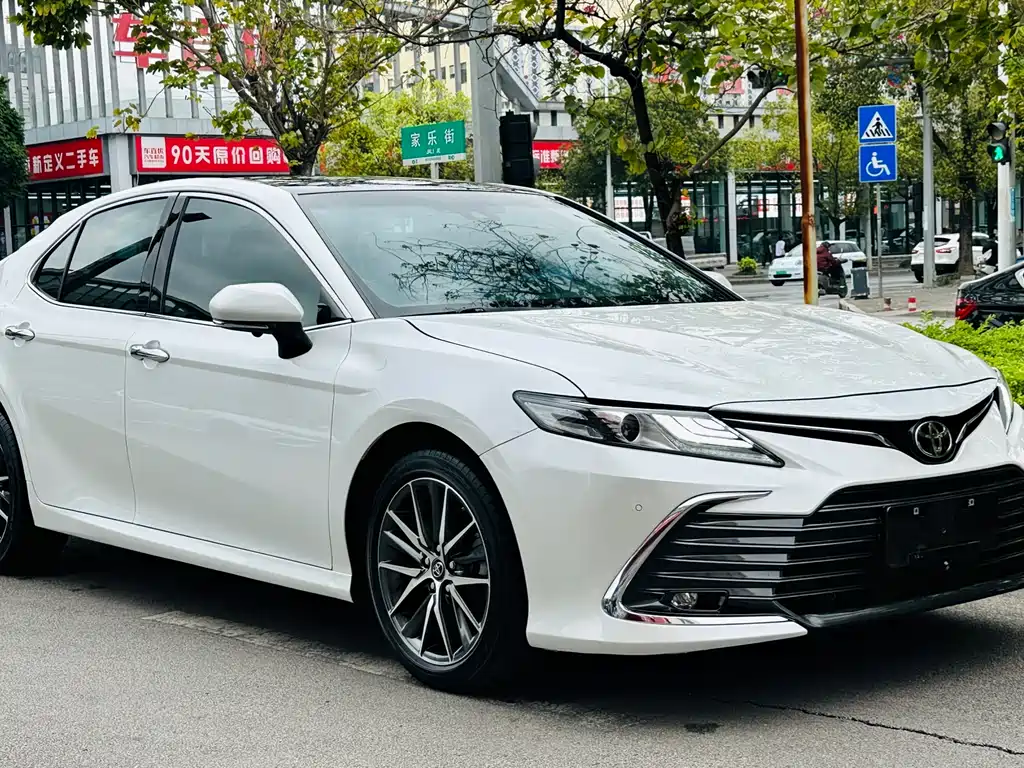 TOYOTA CAMRY