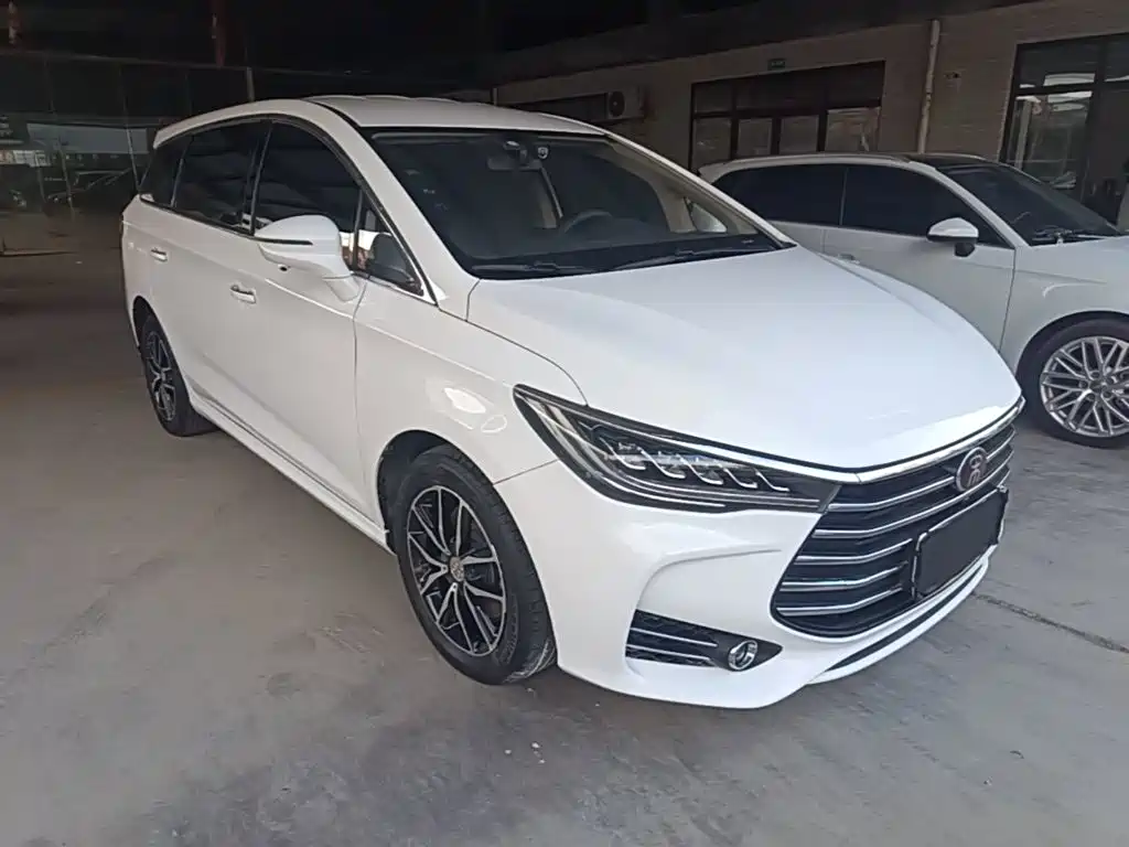 BYD MAX — миниатюра 4