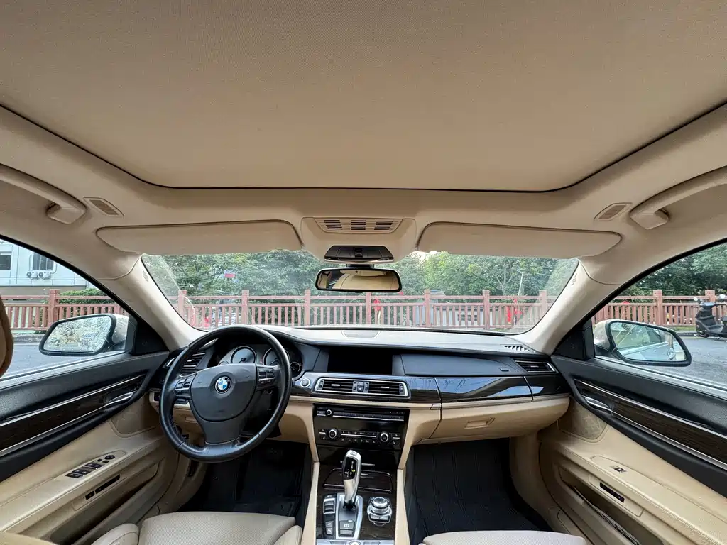 BMW 7 Series — миниатюра 20