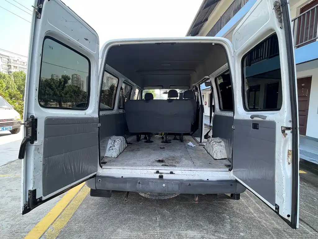Ford Transit Classic — миниатюра 12