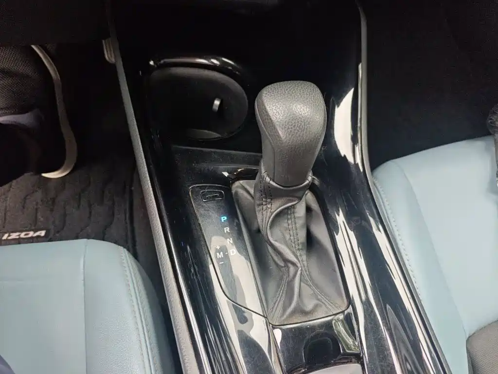 Toyota IZOA — миниатюра 10