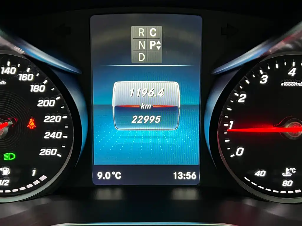 MERCEDES-BENZ V CLASS