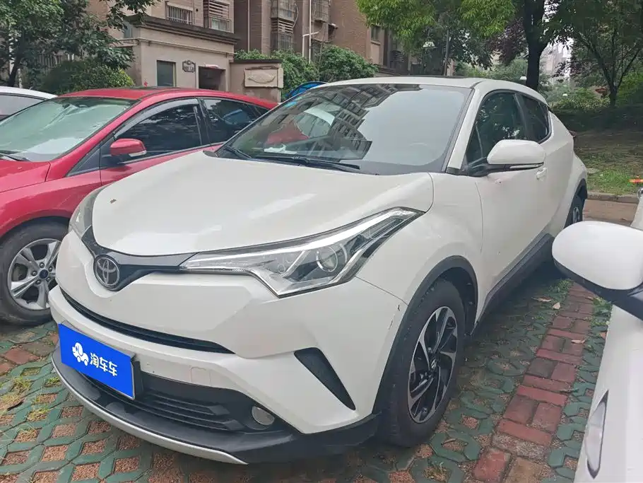 Купить Toyota IZOA