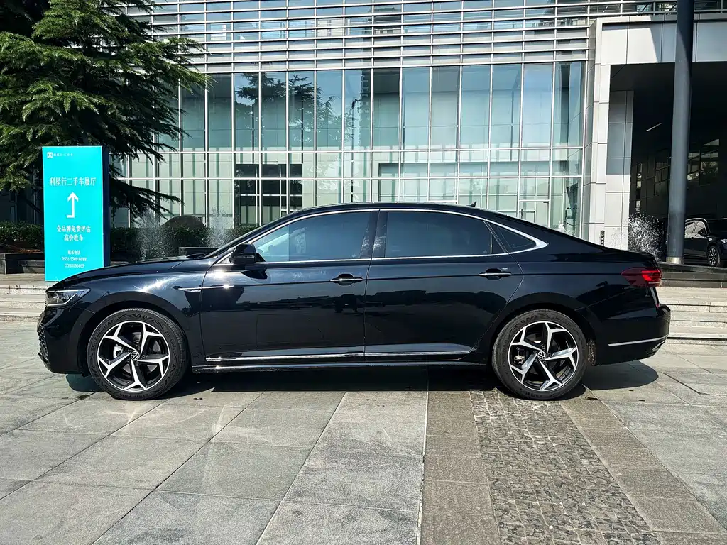 Volkswagen Passat 2023 330TSI Luxury