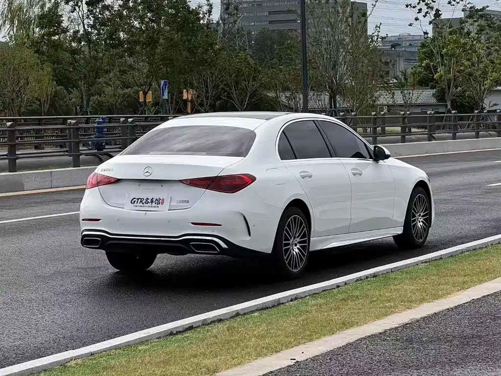 Mercedes-Benz C-Class — миниатюра 7