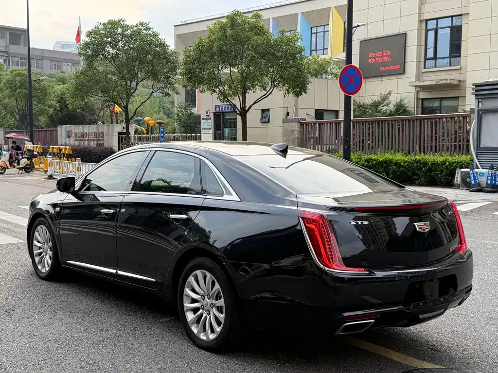Cadillac XTS 2018 28T