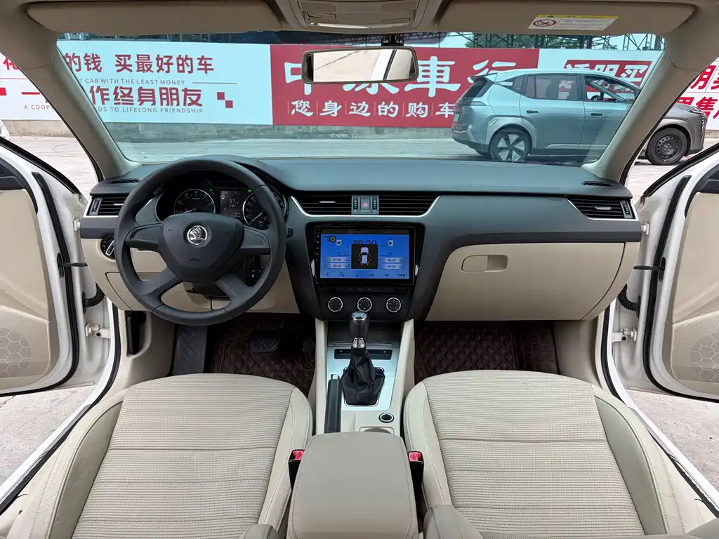 Skoda Octavia 2015 1.6L AT