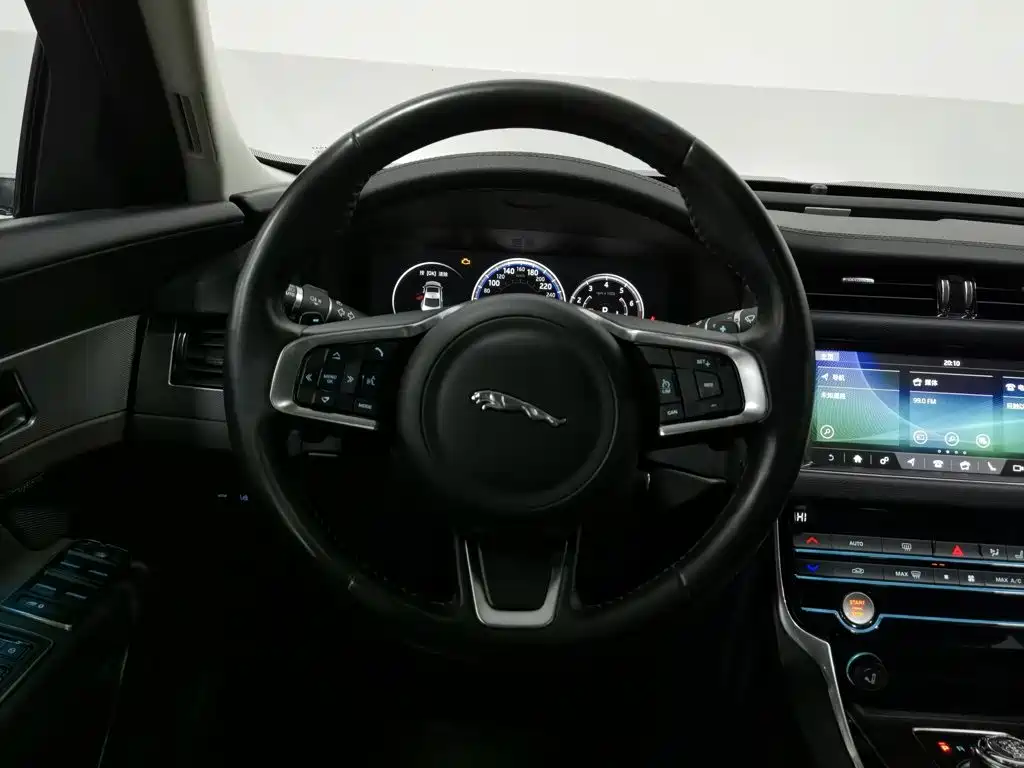 Jaguar XFL — миниатюра 11