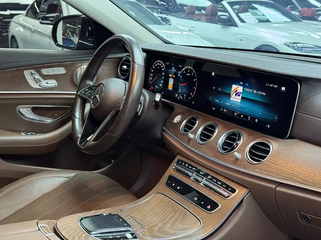 Mercedes-Benz E-Class 2022 — фото 16