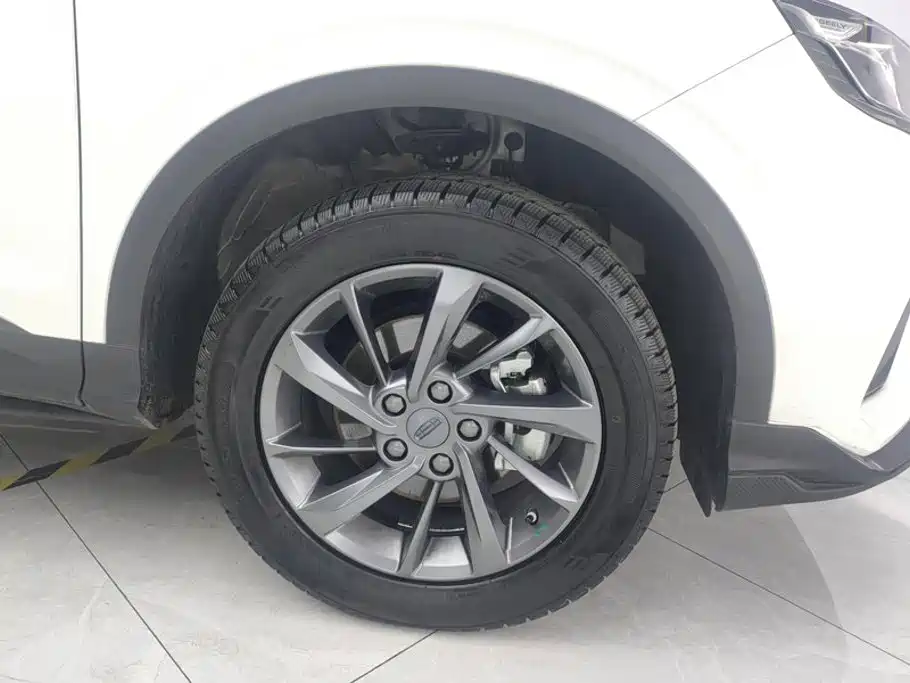 Geely Binyue — миниатюра 6