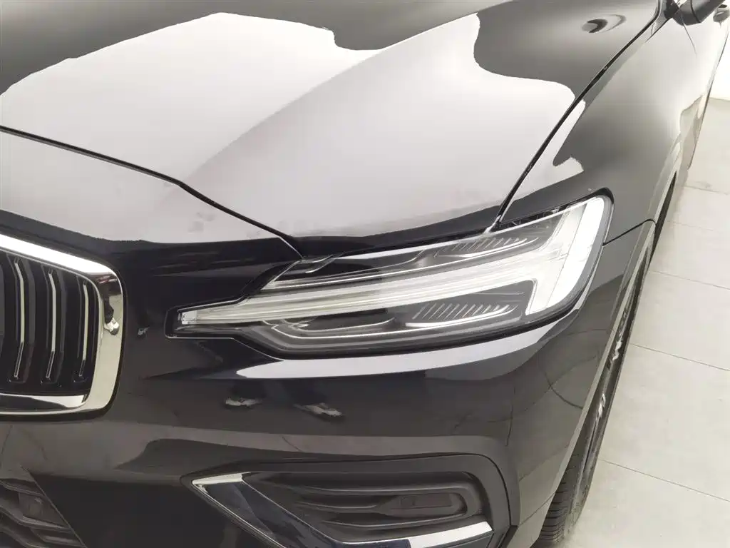 Volvo S60 2025 B4 Luxury