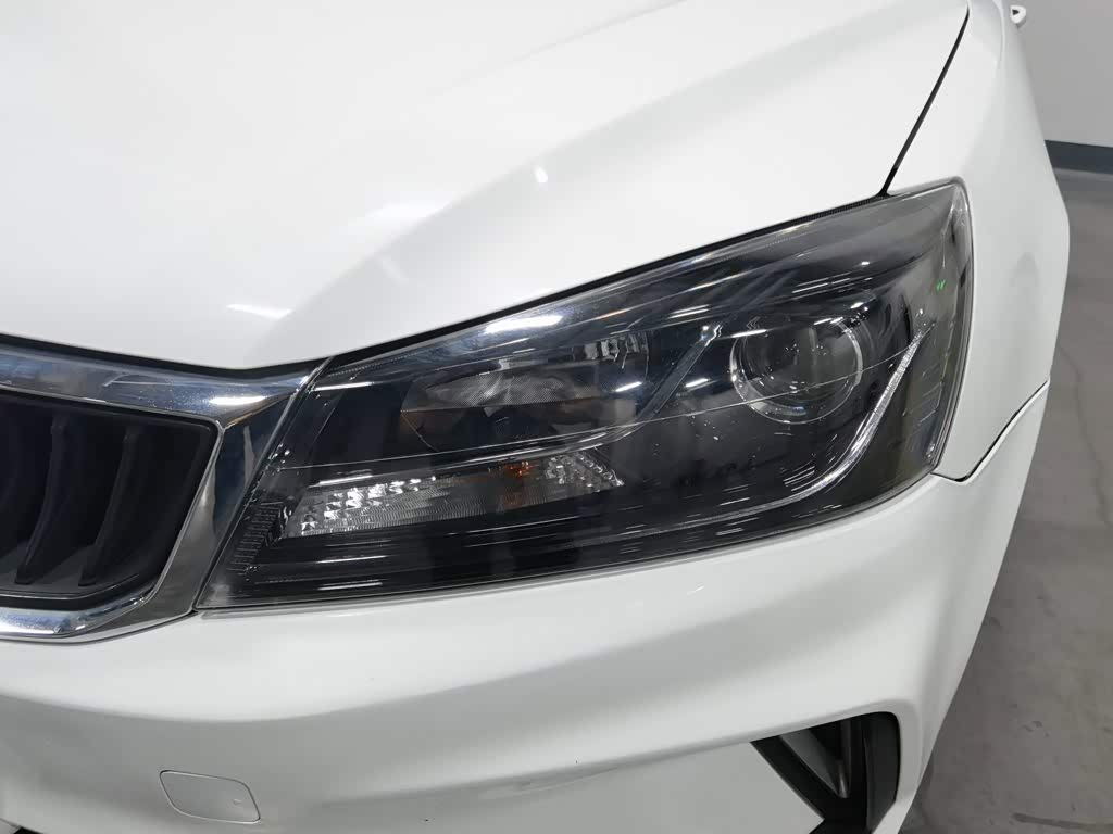 Geely Emgrand 1.5 л 2021 г. Белый, пробег 44300 км