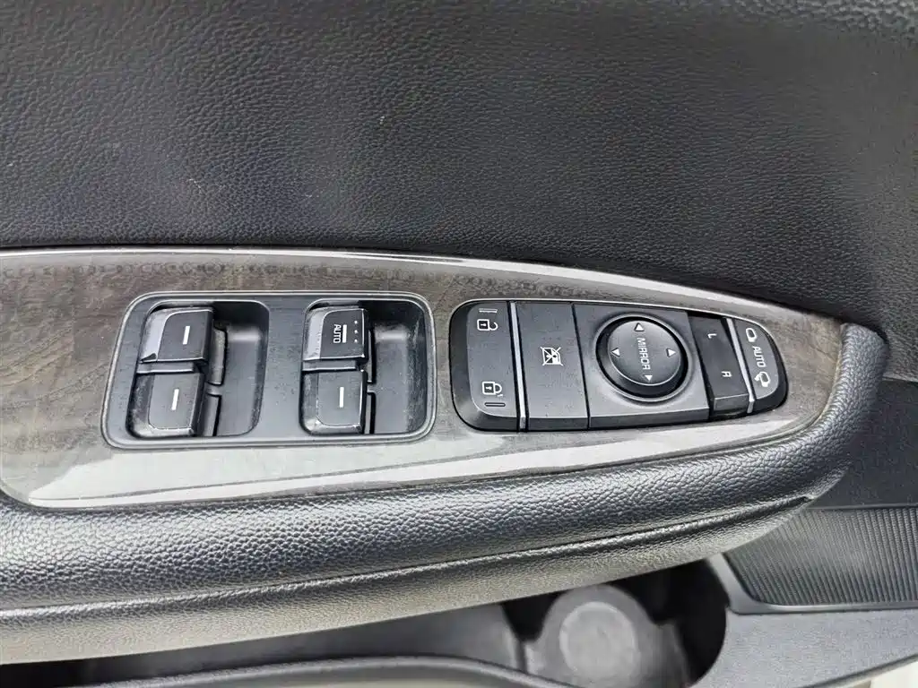 Kia K5 2016 1.6T AT LUX