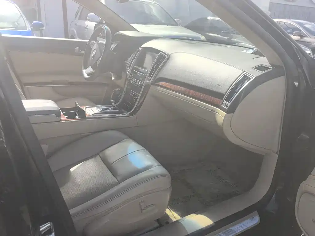 Cadillac SLS — миниатюра 13