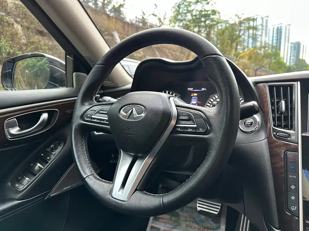 INFINITI Q50L