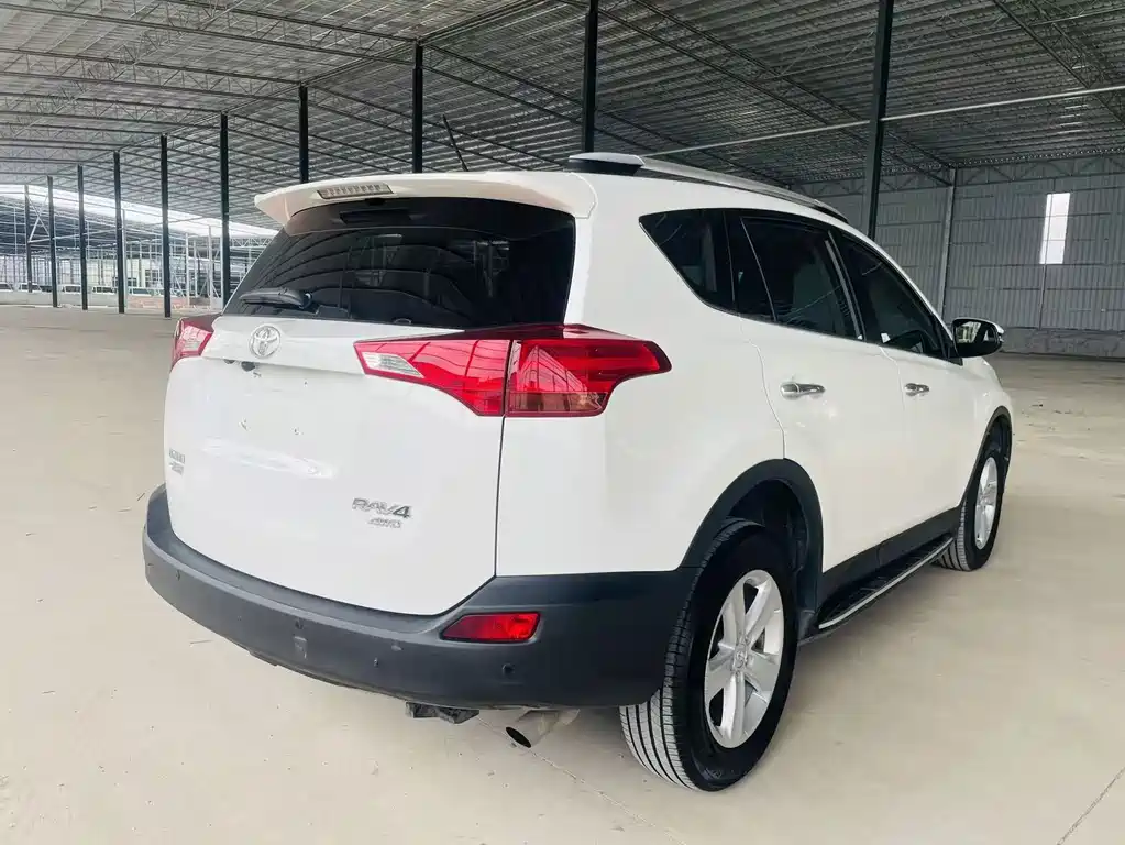 Toyota RAV4 — миниатюра 4