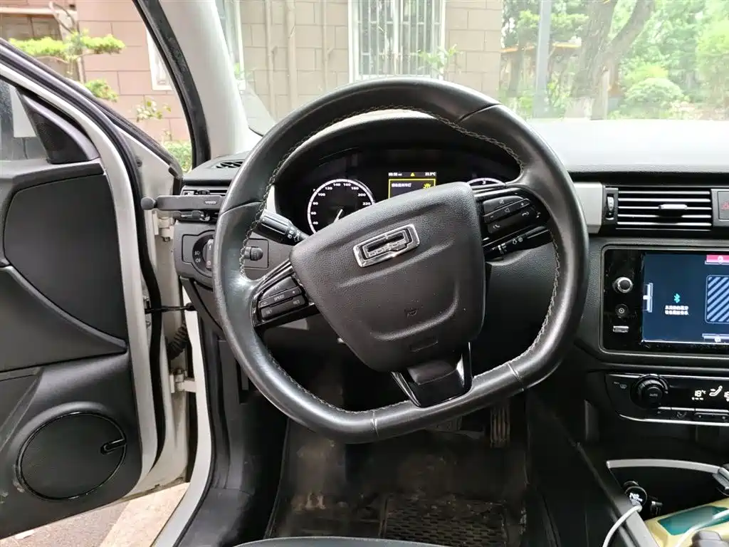 Qoros 3 2016 SUV 1.6T AT
