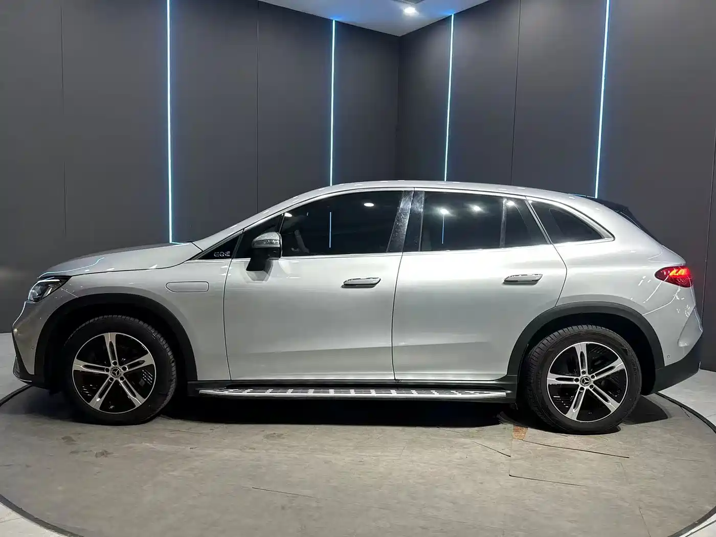 Mercedes-Benz EQE SUV
