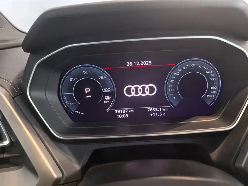AUDI Q4 E TRON